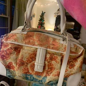 This is a floral simply Vera Vera wang bag